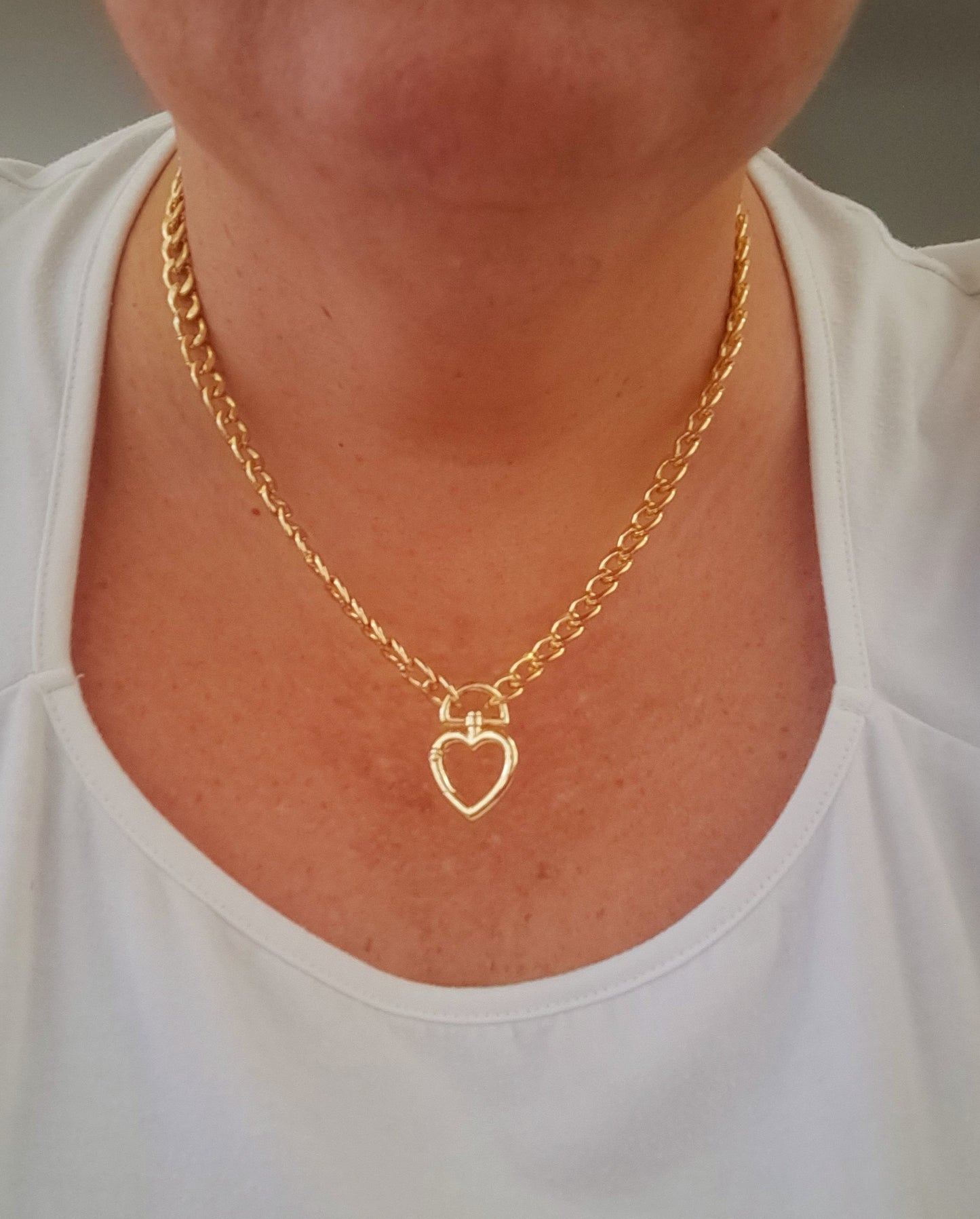 Cadena en stainless steel con charm de corazón 