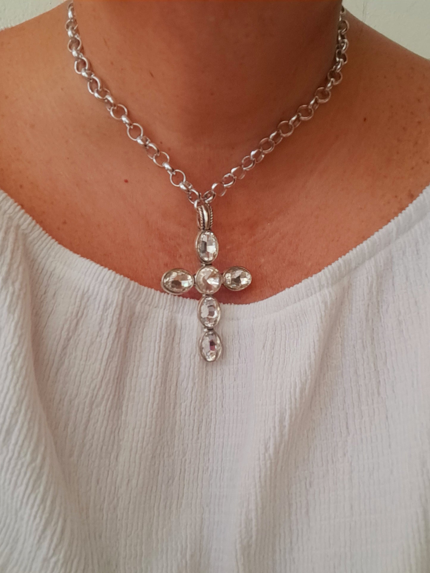 Cristal Cross Necklace