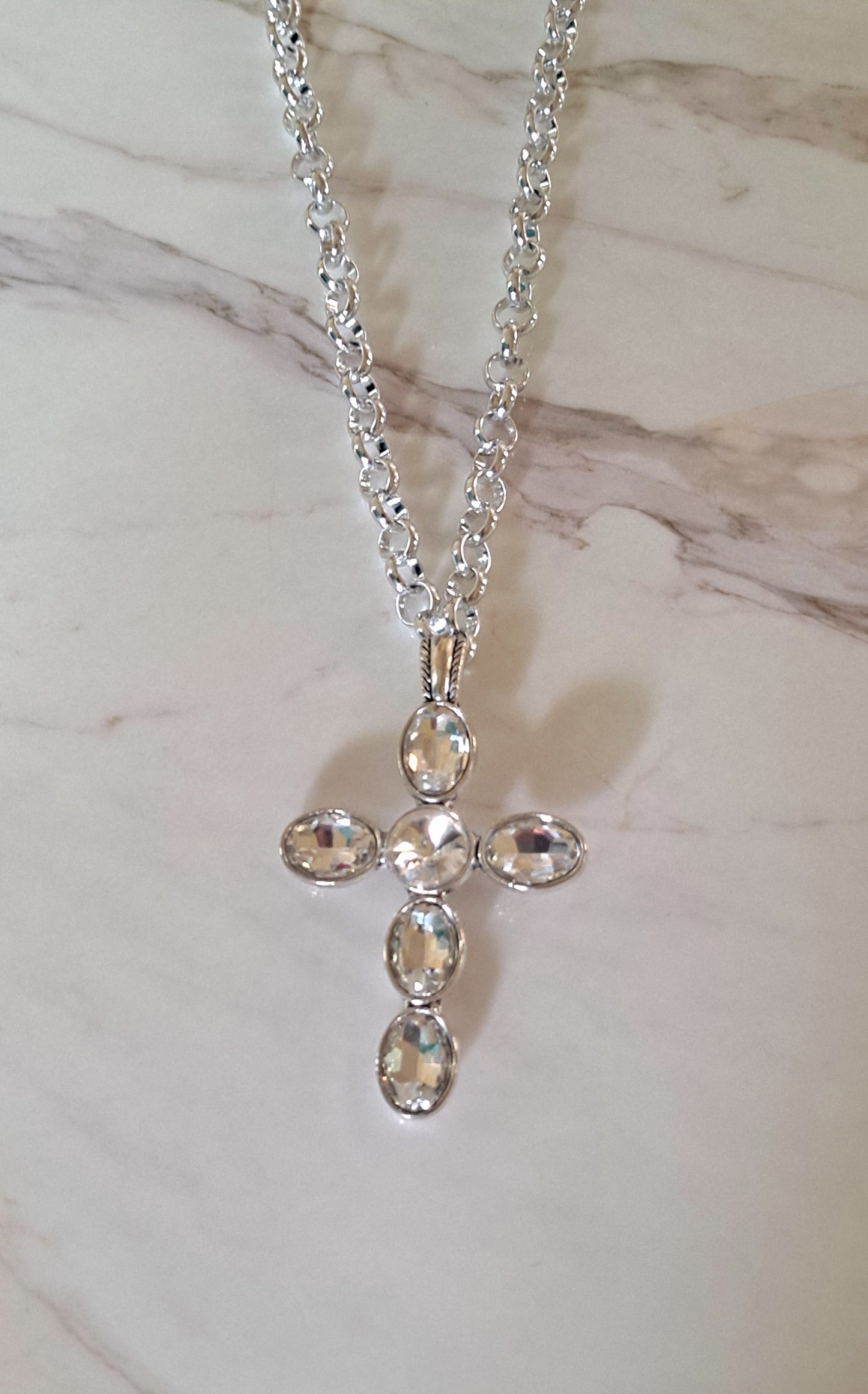 Cristal Cross Necklace
